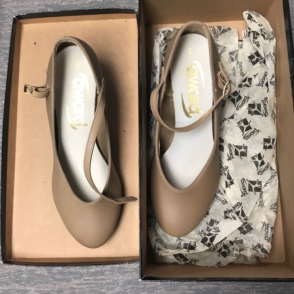 Size 5 Tan Beige Character 2” Heel Tap Dance Shoes W/taps NIB - Picture 2 of 4